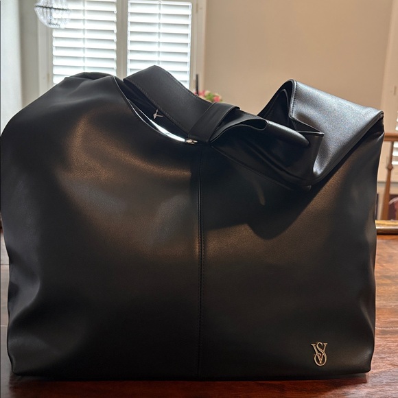 VICTORIA’S SECRET Slouchy Tote Bag w/Bow Detail - Picture 2 of 12